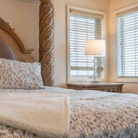 2500 Sq House In Springbank Hill Bl 261818 Villa YYC Dış mekan fotoğraf