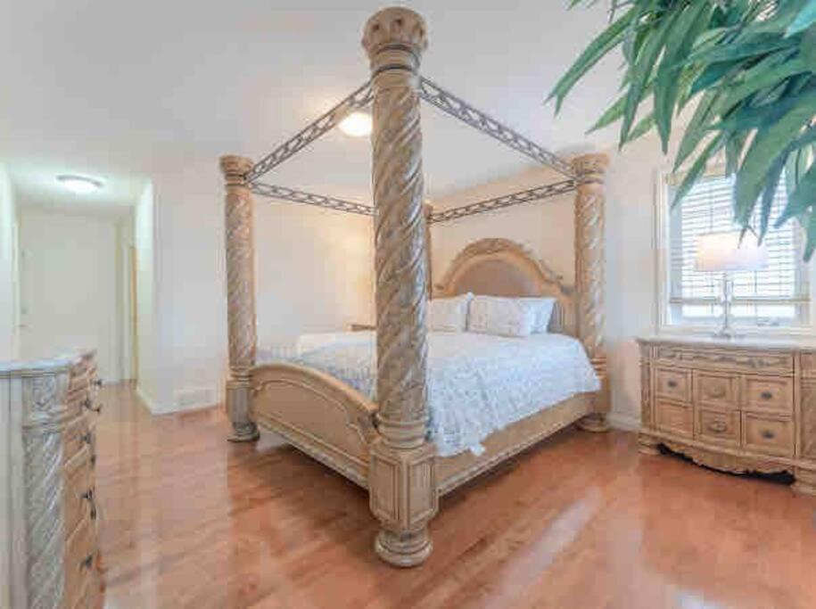 2500 Sq House In Springbank Hill Bl 261818 Villa YYC Dış mekan fotoğraf