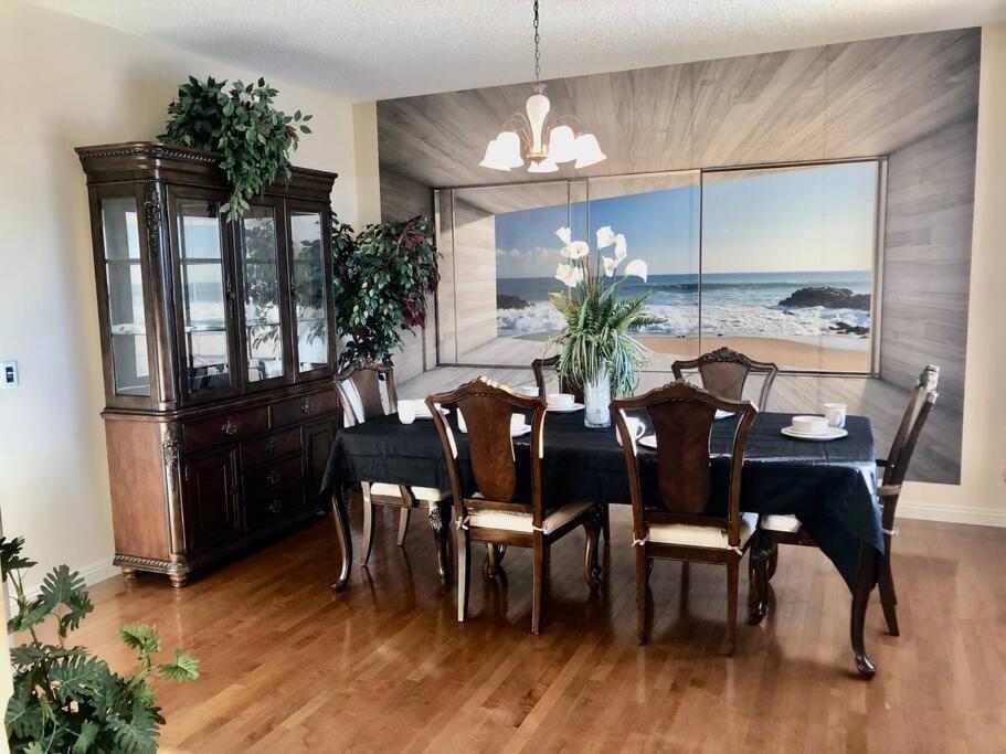 2500 Sq House In Springbank Hill Bl 261818 Villa YYC Dış mekan fotoğraf