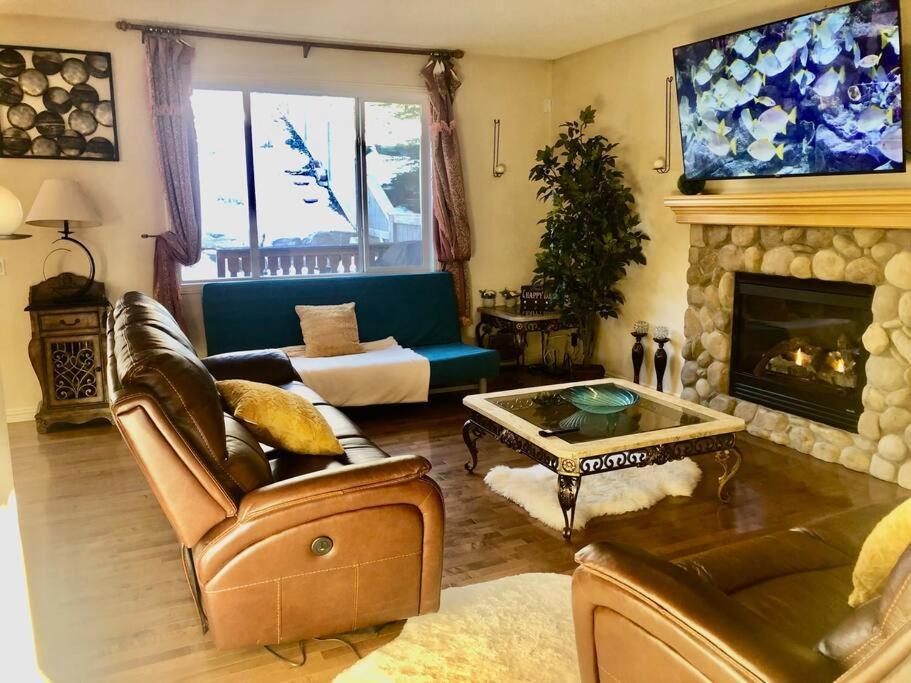 2500 Sq House In Springbank Hill Bl 261818 Villa YYC Dış mekan fotoğraf