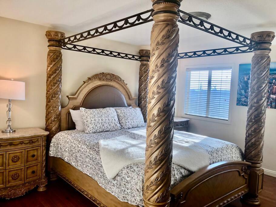 2500 Sq House In Springbank Hill Bl 261818 Villa YYC Dış mekan fotoğraf