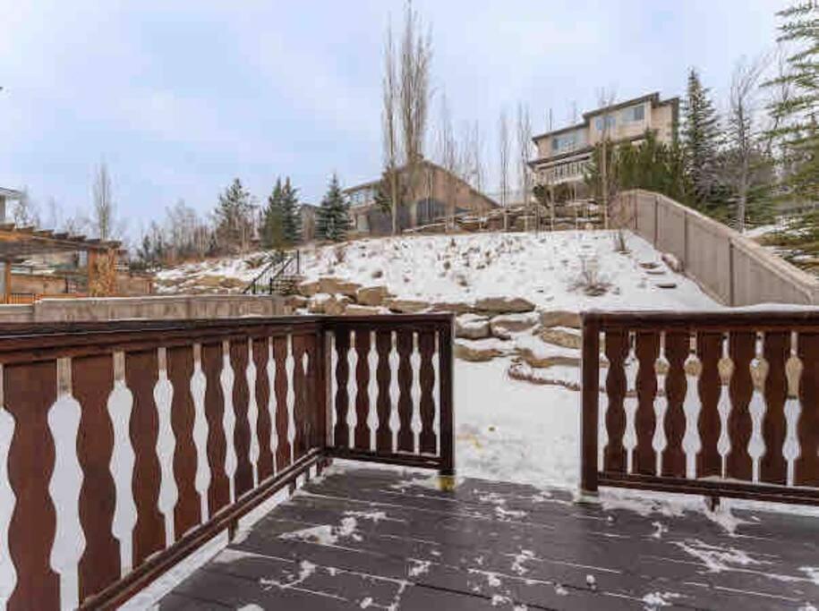 2500 Sq House In Springbank Hill Bl 261818 Villa YYC Dış mekan fotoğraf