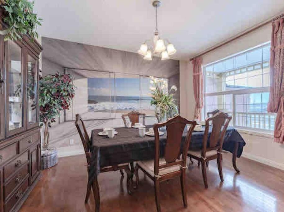 2500 Sq House In Springbank Hill Bl 261818 Villa YYC Dış mekan fotoğraf