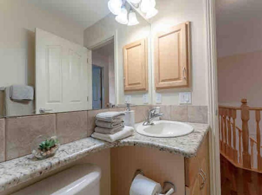 2500 Sq House In Springbank Hill Bl 261818 Villa YYC Dış mekan fotoğraf