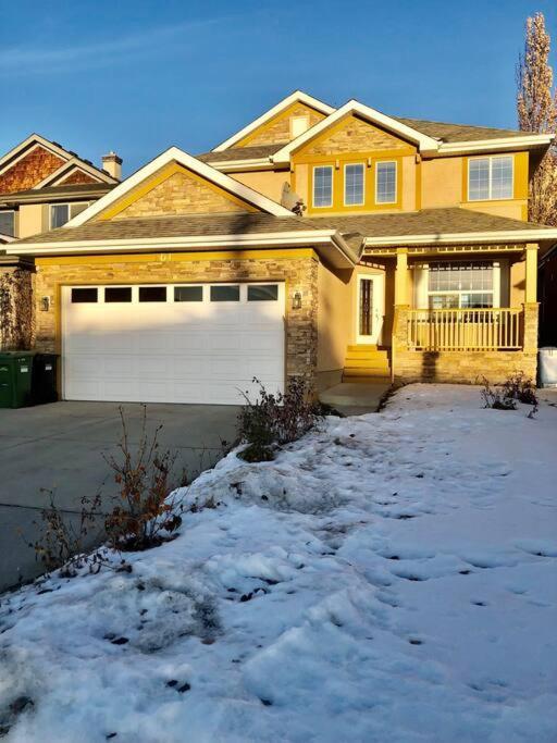 2500 Sq House In Springbank Hill Bl 261818 Villa YYC Dış mekan fotoğraf
