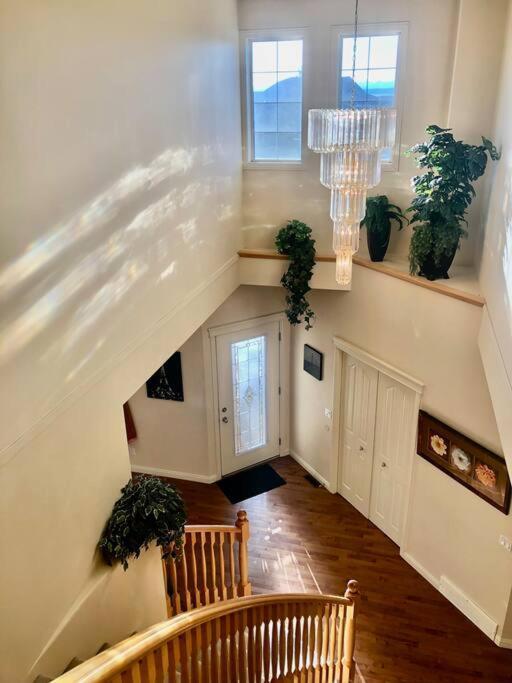 2500 Sq House In Springbank Hill Bl 261818 Villa YYC Dış mekan fotoğraf