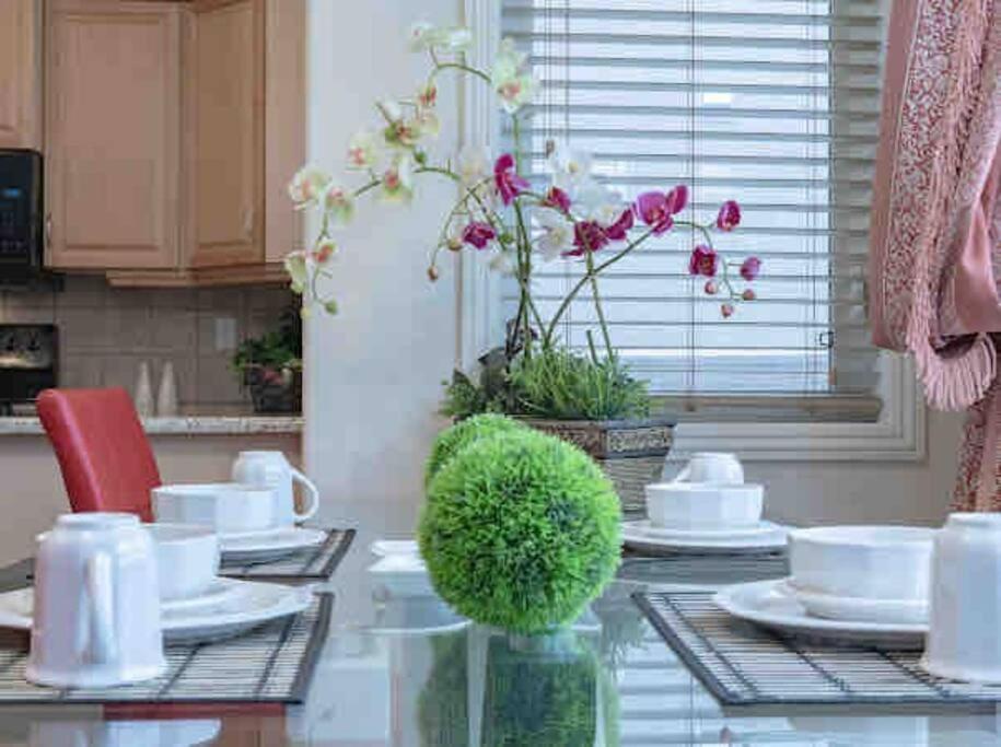 2500 Sq House In Springbank Hill Bl 261818 Villa YYC Dış mekan fotoğraf