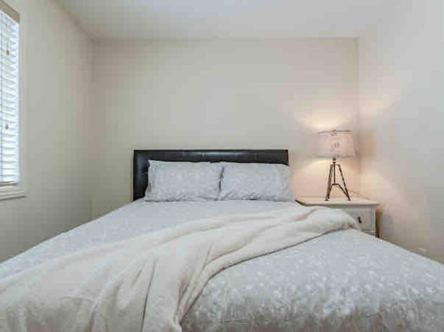 2500 Sq House In Springbank Hill Bl 261818 Villa YYC Dış mekan fotoğraf