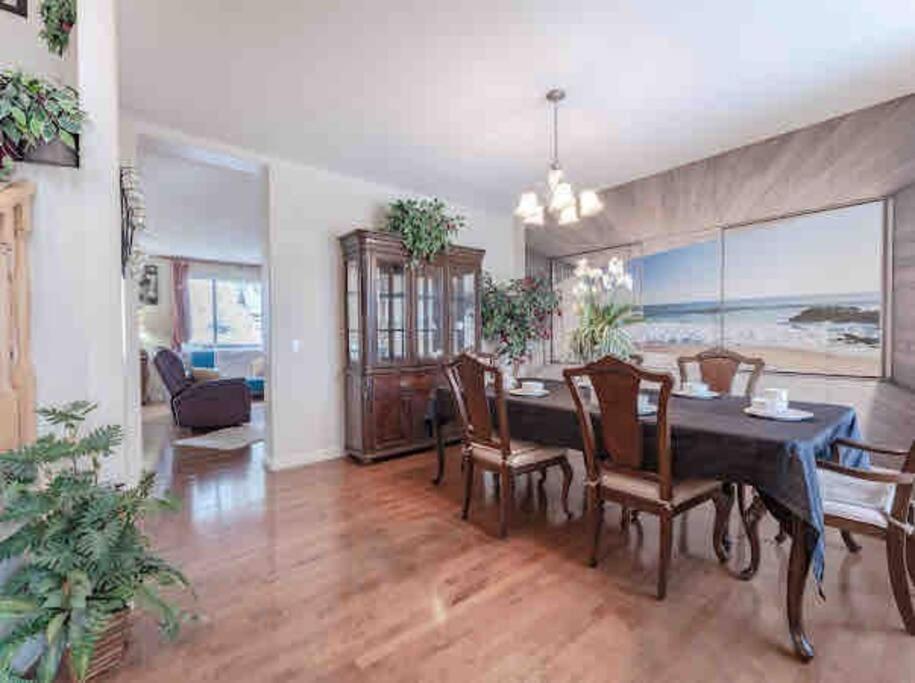 2500 Sq House In Springbank Hill Bl 261818 Villa YYC Dış mekan fotoğraf