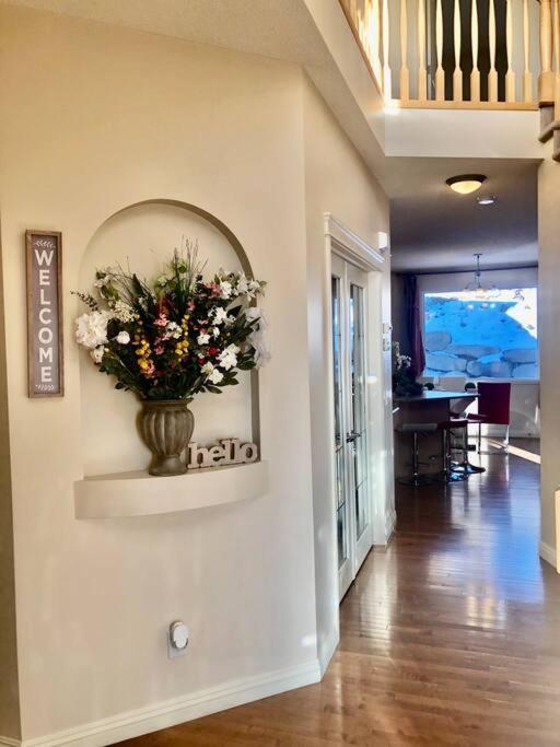 2500 Sq House In Springbank Hill Bl 261818 Villa YYC Dış mekan fotoğraf